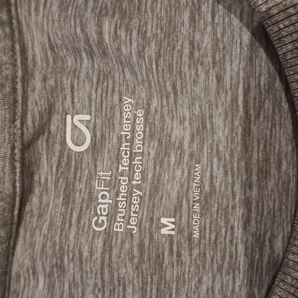 Sz M Gap fit workout tank top - Picture 2 of 9